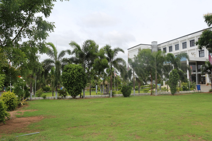 https://cache.careers360.mobi/media/colleges/social-media/media-gallery/16732/2020/10/1/Campus-View of Ashoka Business School  Hyderabad_Campus-View.png